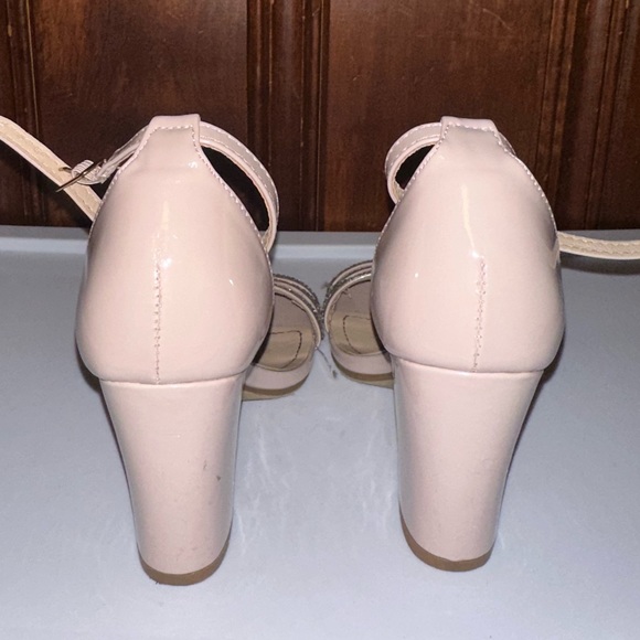 Heels - Picture 3 of 4